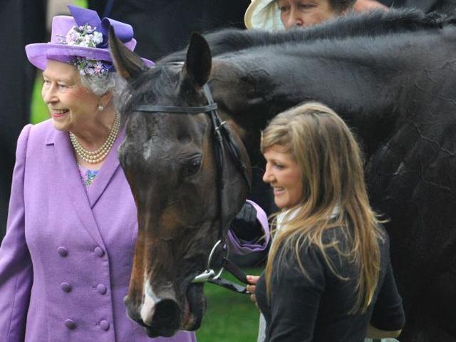 महारानी की 82 साल पुरानी तस्वीर ने मचाया बवाल! Buckingham Palace ‘disappointed’ at 1933 footage of the Queen released by The Sun