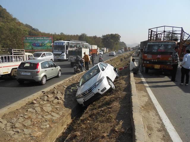 2014 में सड़क दुर्घटना में हर घंटे हुई 36 लोगों की मौत 36 deaths every hour: NCRB