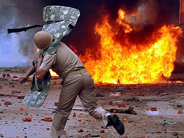 मोदी राज में हुआ साम्प्रदायिक दंगों में भारी इज़ाफा Communal violence shows 24% jump in first five months of 2015, shows govt data