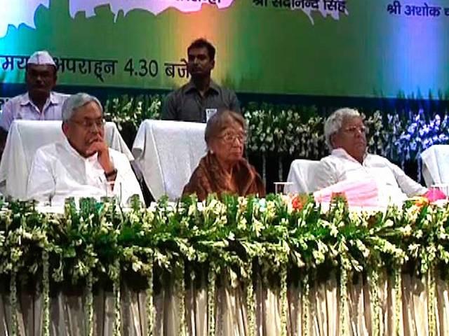 नीतीश के लिए सांप बीजेपी या लालू? nitish kumar