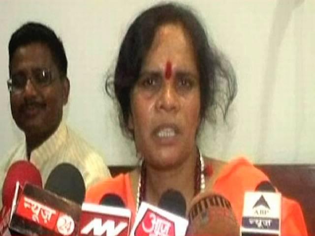 मदरसे और मस्जिदें हथियारों के जखीरे का केंद्र हैं: साध्वी प्राची SAdvi prachi vhp leader