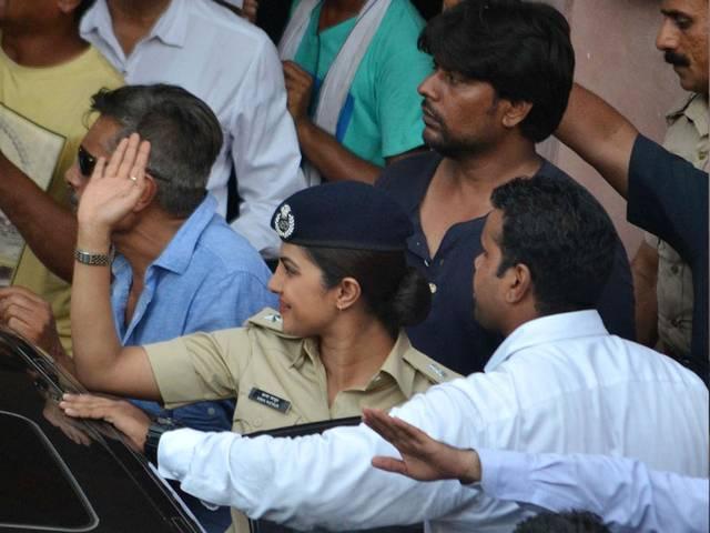 अब IPS बनेंगी प्रियंका चोपड़ा, सामने आई तस्वीर PRIYANKA CHOPRA IN ‘GANGAAJAL 2′