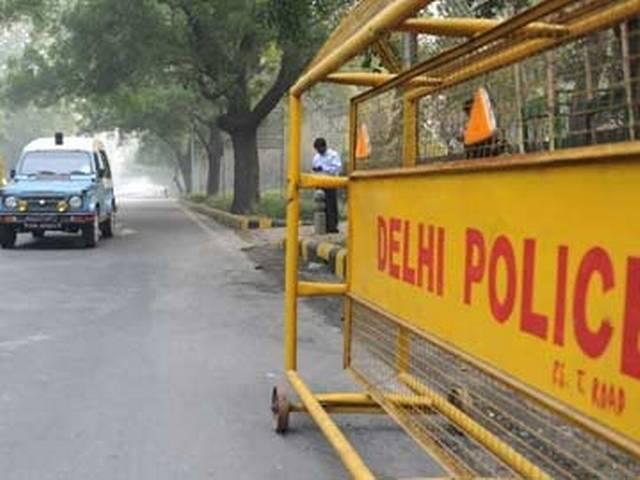 दिल्ली पुलिस के हेड कांस्टेबल को बंदूक दिखाकर लूटा delhi police