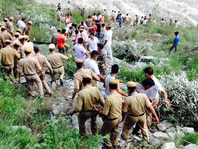 हिमांचल के कुल्लू में नदी में गिरी बस, आठ की मौत 18 घायल, 22 लापता Himachal Pradesh: Seven killed, 26 missing as bus falls into Parvati river