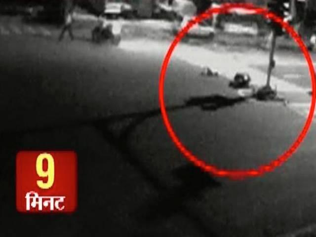 बेदर्द दिल्ली: 9 मिनट तक तड़पता रहा नौजवान लेकिन तमाशा देखती रही भीड़ crime in delhi