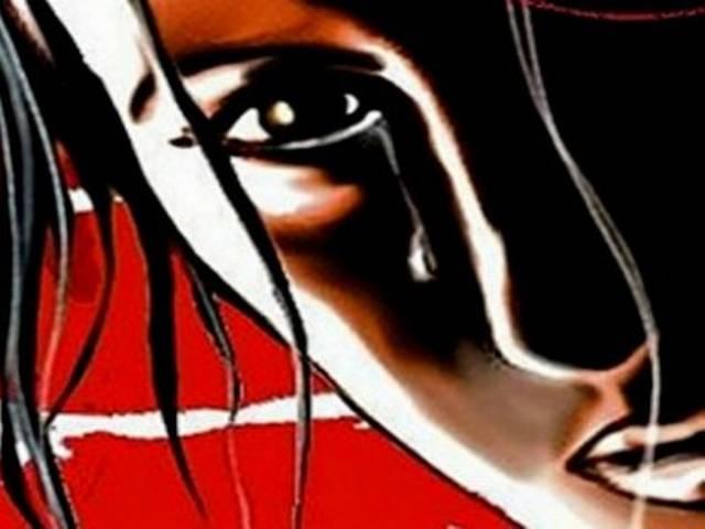 ब्वॉयफ्रेंड से धोखा खाने के बाद लड़की की खुदकुशी, आखिरी शब्द थे- 'उसे फांसी पर चढा देना' Betrayed by boyfriend, the girl burnt himself