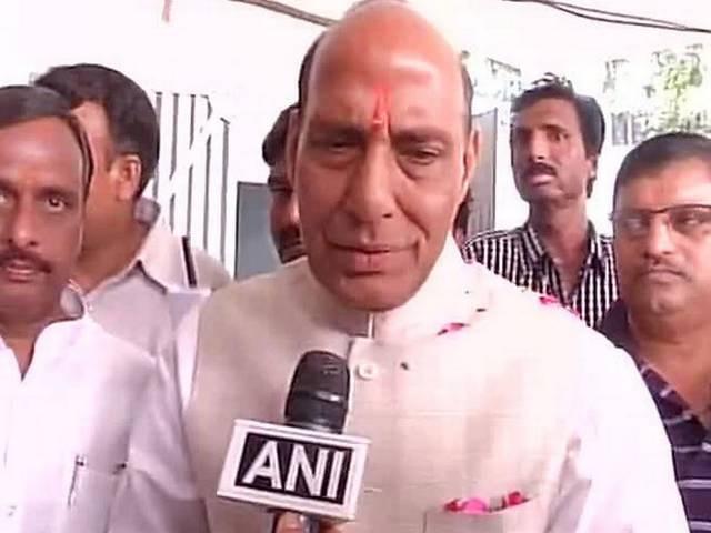 राजनाथ ने गुरदासपुर में हुए हमले को लेकर बादल से की बात Rajnath speaks to Badal on Gurudaspur