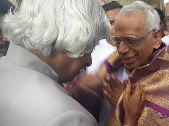LIVE: कलाम को दिल्ली में दी जा रही है श्रद्धांजलि, कल रामेश्वरम में होगा अंतिम संस्कार Former President APJ Abdul Kalam passes away