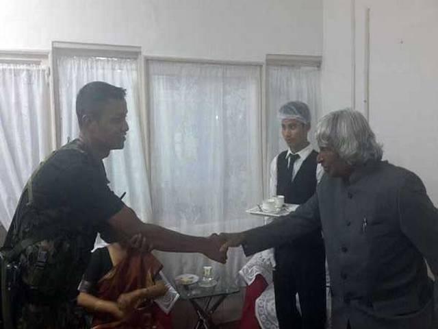 मरने से पहले ढ़ाई घंटे इंतजार करने वाले जवान से मिले कलाम KALAM MEET A OFFICER WHO WAITED 2 AND HALF HOUR