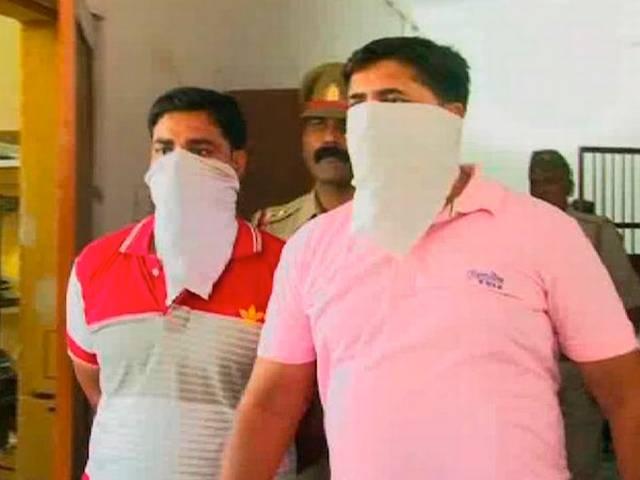 गाजियाबाद: पुलिसकर्मियों पर लगा थाने में महिला से रेप करने का आरोप ghaziabad