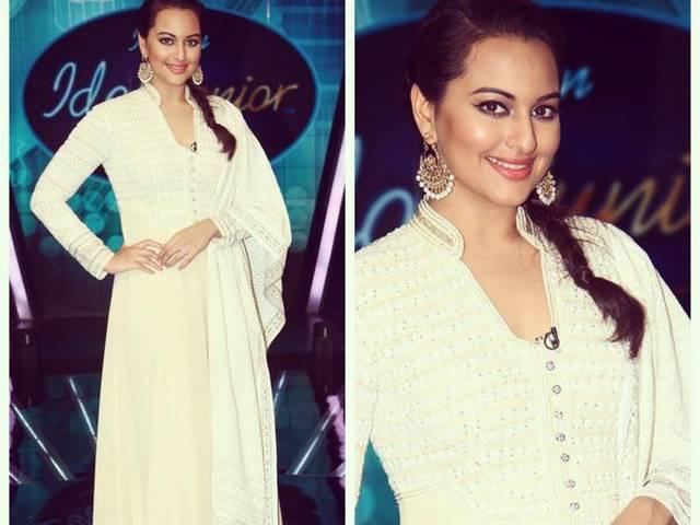 सोनाक्षी ने सालों बाद 'अकीरा' के लिए पकड़ी लोकल ट्रेन sonakshi_sinha_train_travel