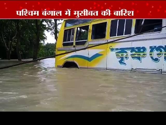 आफत की बारिश में डूबा आधा कोलकाता, स्टेशन बंद, 39 लोगों की मौत West Bengal on alert as 39 dead due to heavy rains