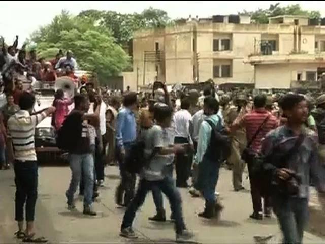 एम्स को लेकर जम्मू में बंद के दौरान पुलिस-प्रदर्शनकारियों में झड़प aiims_jammu_protest