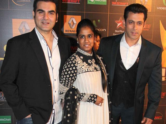 सलमान की बहन अर्पिता के बर्थडे पार्टी में तेज म्यूजिक बजाने पर जुर्माना SALMAN KHAN