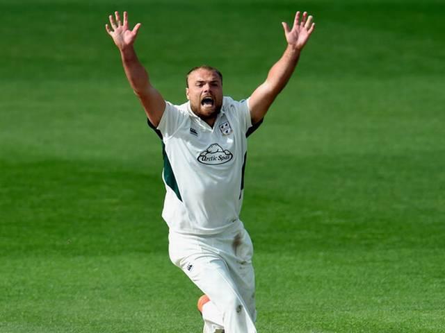 पहली तीन गेंदों पर चटकाए 3 विकेट लेकिन फिर टीम को मिली हार County Cricket_Joe Leach takes hat-trick with first three balls