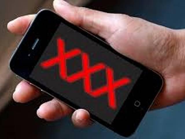 कहां, कितना और कैसे है पोर्न का आगोश, जानकर उड़ जाएंगे आपके होश! porn_ban_india