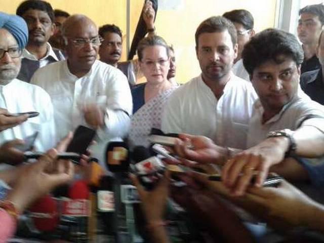 चिल्लाने और धमकाने के बाद भाग खड़ी हुई सरकार: राहुल गांधी off after threatening and shouting