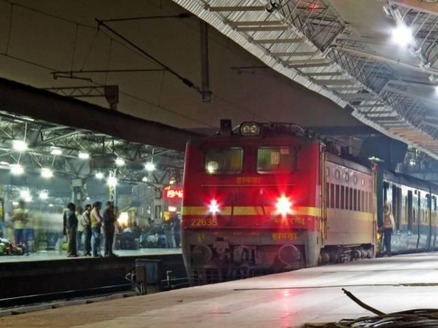 यात्रियों की सुविधा के लिए स्पेशल ट्रेनें चलाएगा रेलवे TRAIN
