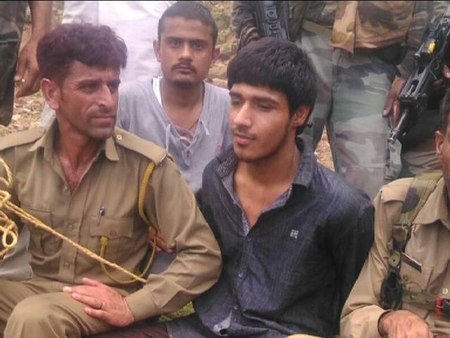कासिम ज़िंदा पकड़ा गया, पांच अभी भी फिदायीन हमले की फिराक में kasim_terrorist_full