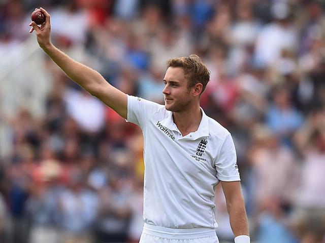 सबसे तेज 5 विकेट के साथ 300 क्लब में शामिल हुए ब्रॉड Stuart Broad equals fastest five wickets to reach 300