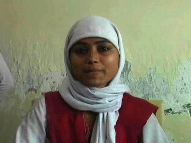 आगरा में छात्रा ने दिखाई दिलेरी, साथी छात्रा को बचाने के लिए टूट पड़ी बाइक सवारों पर Agra_