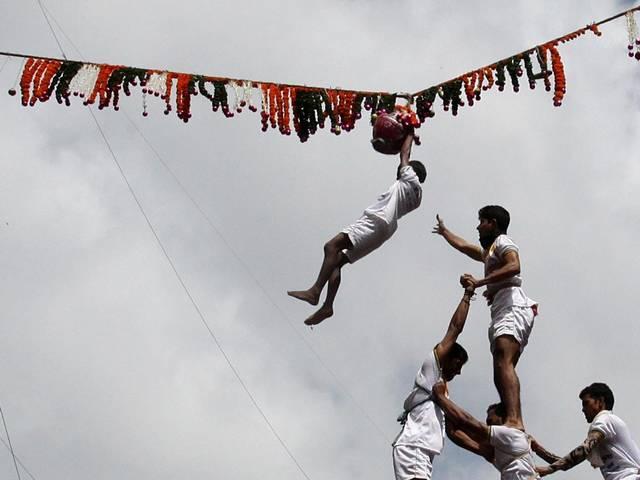 दही हांडी को साहसपूर्ण खेल का दर्जा dahi handi