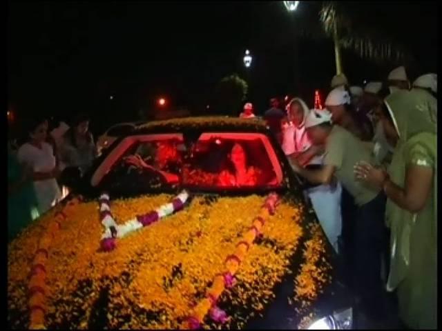 नया फर्जीवाड़ा: फर्जी पते की गाड़ी में घूमतीं हैं राधे मां radhe maa car controversy