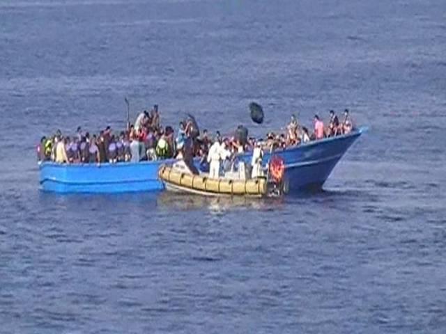 इटली: समुद्र में कम से कम 40 प्रवासियों की मौत, 320 अन्य को बचाया गया 40 migrants die at sea trying to get to Italy