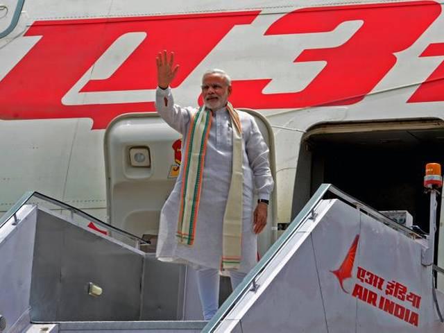 मिशन अरब पर पीएम मोदी: भव्य मस्जिद के दीदार के साथ शुरू की यूएई यात्रा pm_modi_on_arab_visit