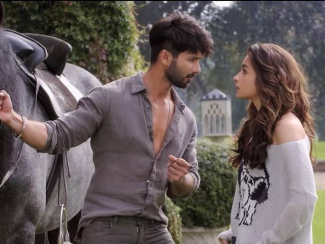हिट हुआ आलिया-शाहिद की फिल्म 'शानदार' का ट्रेलर, 50 लाख बार देखा गया Alia Bhatt’s Shandaar Trailer a Hit 5 Million Views