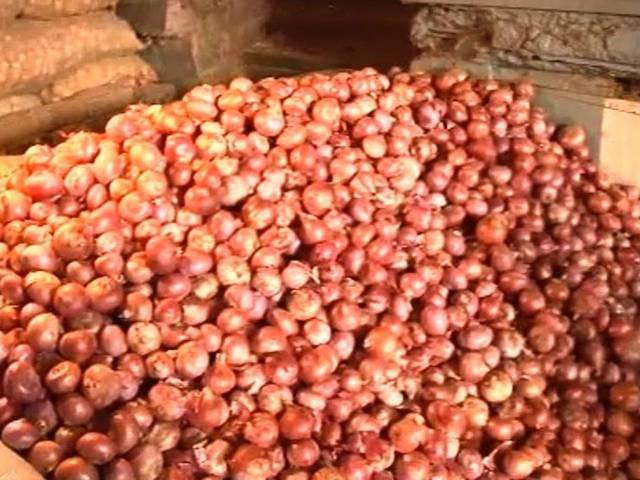 इंतजामों के बाद भी 'आंख' दिखा रहा है प्याज, 80 पर पहुंचा Onion price rises to highest so far this year