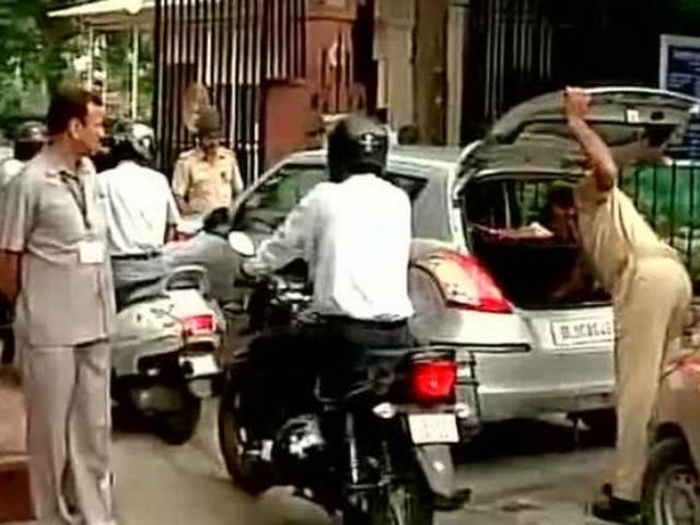 पुलिस को मिला धमकी भरा ई-मेल, सुप्रीम कोर्ट की सुरक्षा बढ़ी Security tightened at Supreme Court in Delhi after reports of threat mail to SC