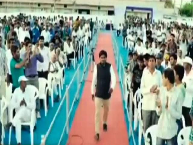 महज 22 साल का हार्दिक पटेल बन गया है गुजरात सरकार के लिए चुनौती! Hardik Patel leads the Patel agitation for reservation in Gujarat