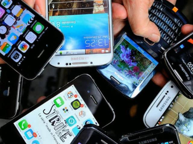 भारतीय मोबाइल बाज़ार 2015 तक 214 करोड़ डॉलर तक पहुंचेगा: रीसर्च Indian mobile market in 2015 will reach 214 million