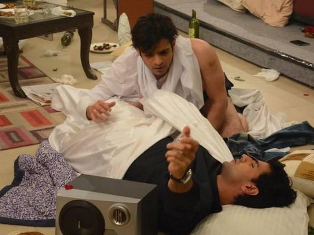 रोमी की बैचलर पार्टी में रमन भल्ला का धमाल Romi to rock bachelor party