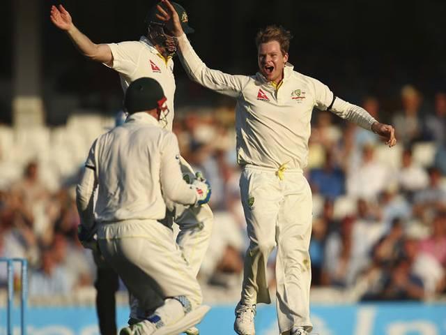 ASHES: दिन के साथ कुक का संघर्ष भी खत्म, इंग्लैंड पर पारी से हार का खतरा Cook falls short as Australia close in