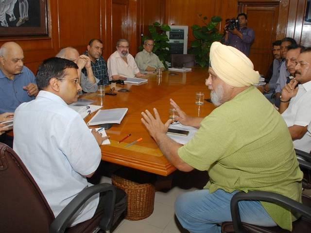 डीडीसीए के मुद्दे पर केजरीवाल से मिले पूर्व कप्तान बेदी bishan singh bedi met keriwal