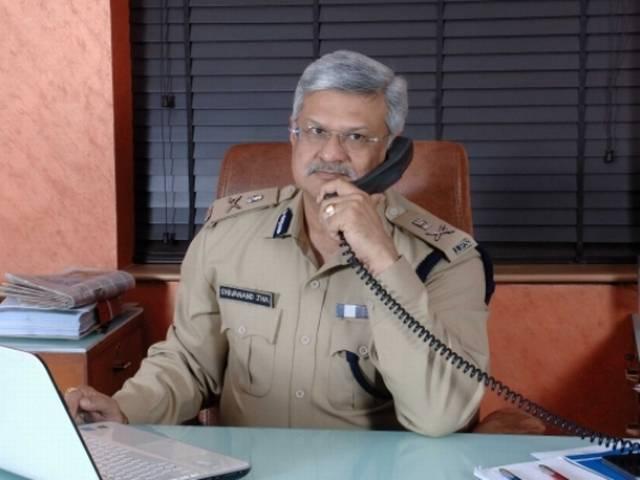 दो घंटे से कम होटल में रुके तो...मैनेजर पुलिस बुला लेगा Ahmedabad police seek to play moral police against couples