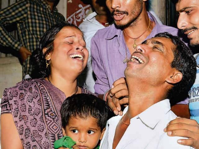 बिहार में रेलवे ट्रैक पर कट कर पांच लोगों की मौत five people die in railwaytrack accident