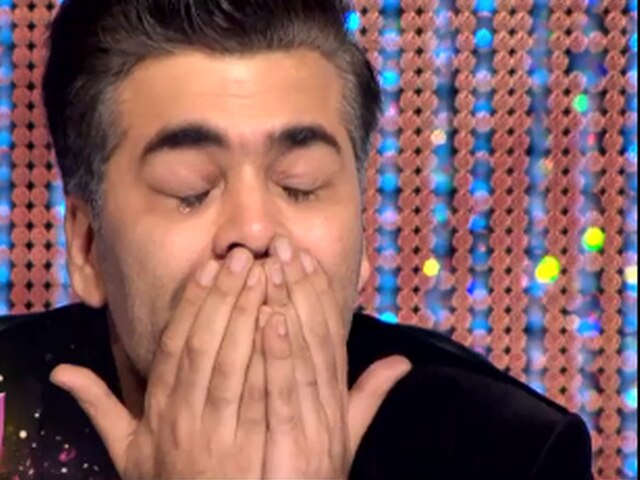 WATCH: जब 'झलक दिखला जा' के मंच पर फूट-फूट कर रोए करण जौहर Karan Johar gets emotional; CRIES on his farewell episode of Jhalak Dikhhla Jaa