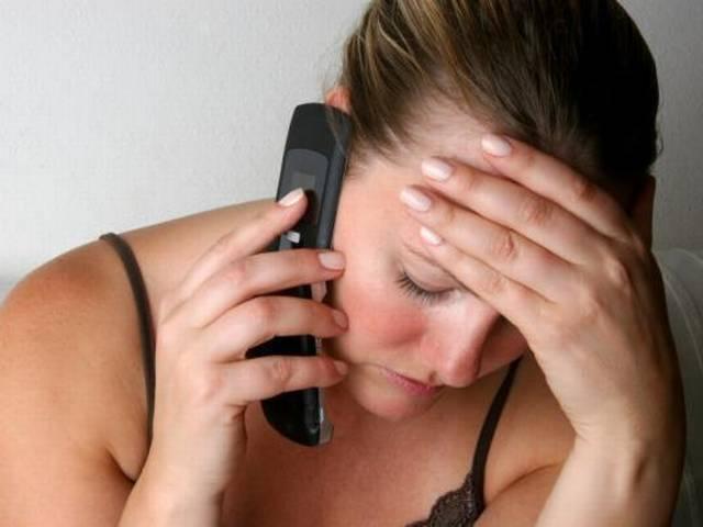 ये रोशनी कहीं आपकी नींद तो बर्बाद नहीं कर रही! Does Cell Phone Radiation Disrupt Your Sleep?