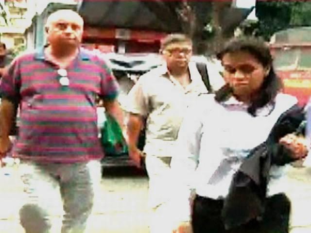 ताश के 52 पत्तों की तरह है पीटर मुखर्जी के परिवार की कहानी does peter mukerjea lying