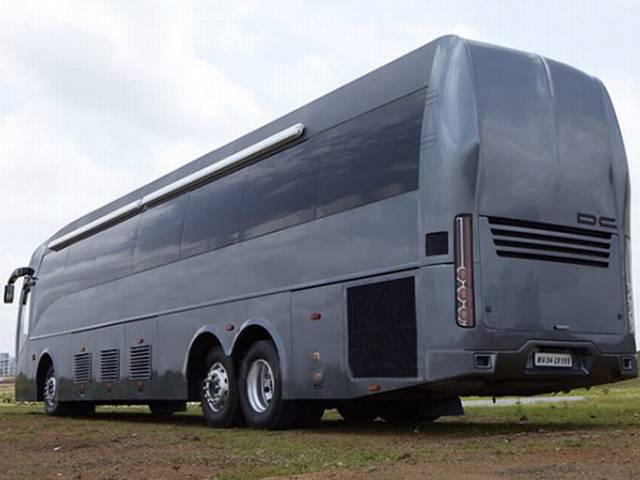 ये है 'बादशाह' शाहरुख खान की सबसे ज्यादा महंगी किंग साइज सवारी Shah Rukh Khan gets a new vanity van worth Rs 4 cr