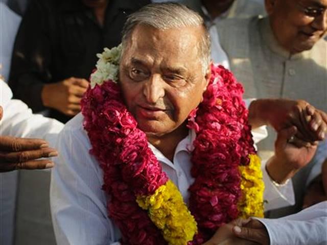 सपा नेता ने कहा, अगर महिलाएं थाना फूकेंगीं तो क्या पुलिस चुम्मा लेगी? UP Police thrash women, SP MLA gives controversial explanation