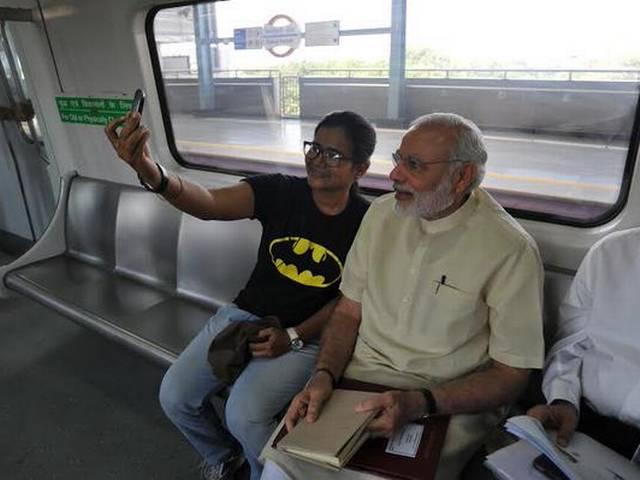 फरीदाबाद में मोदी ने की मेट्रो की सवारी, लोगों ने पीएम के साथ ली सेल्फी pm_modi_to_flag_off_faridabad_metro