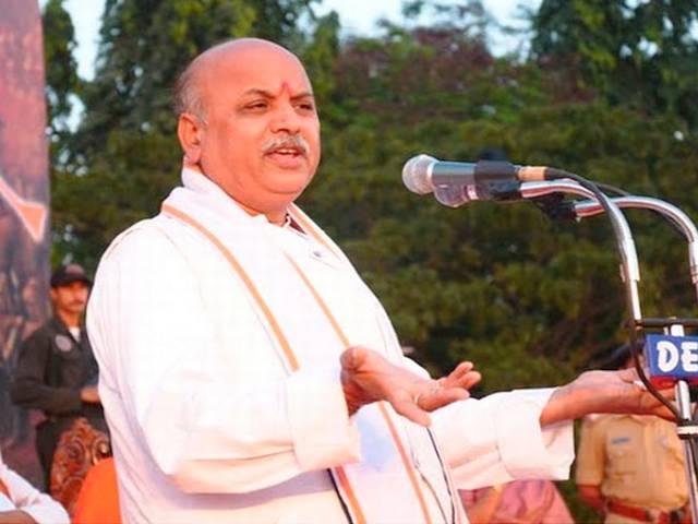 मुस्लिम आबादी की खौफ में निसंतान हिंदू जोड़ों के लिए VHP की 'हेल्पलाइन' VHP call centre to help Childless Hindus