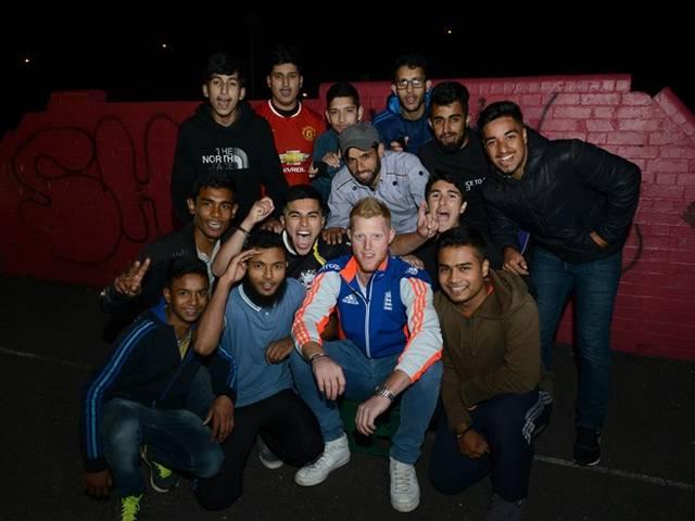 ऑस्ट्रेलिया के खिलाफ मैच के अगले दिन गली क्रिकेट खेलने पहुंचे स्टोक्स Stokes supports Chance to Shine