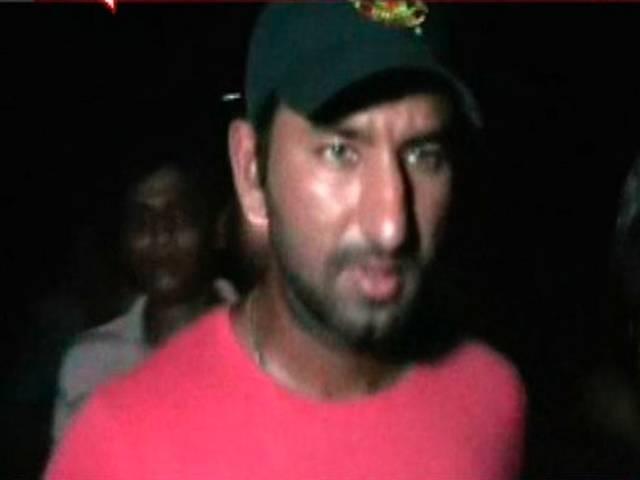पूजा के लिए मथूरा पहुंचे पुजारा लेकिन प्रशंसक हुए निराश pujara_mathura