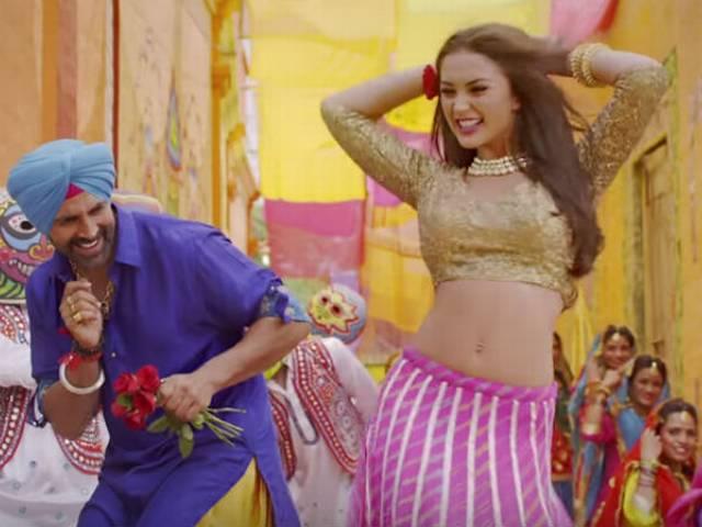 WATCH: 'सिनेमा देखे मम्मा' में दिखा अक्षय-एमी का रोमांटिक अंदाज Akshay Kumar’s birthday gift to fans, song ‘Cinema Dekhe Mamma’ from ‘Singh is Bliing’