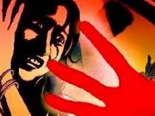 लिफ्ट देने के बहाने किया रेप, दी जान से मारने की धमकी crime